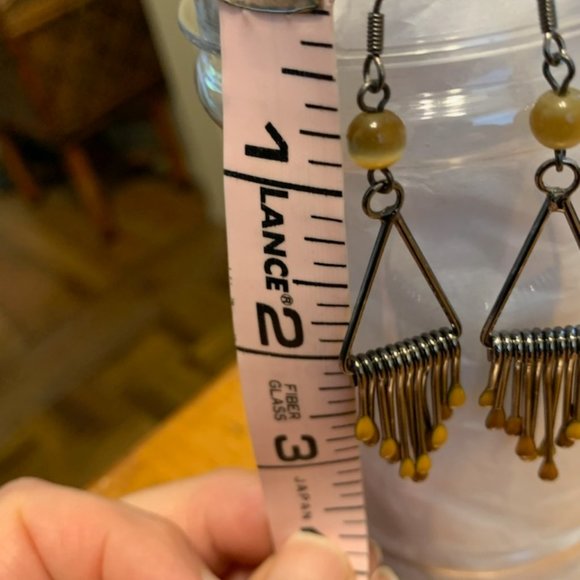 Black Metal Triangular earrings with beads - Picture 3 of 6